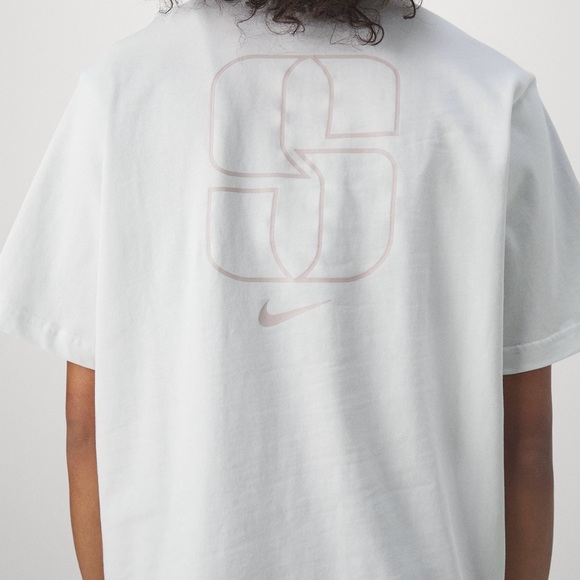 Brand new Nike Sabrina
Women's Boxy Basketball Tee - Picture 3 of 4